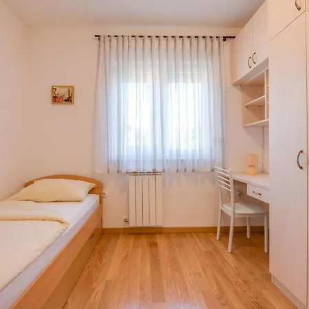 Cera Fuer 12 Personen By Interhome Vakantiehuis Vodnjan