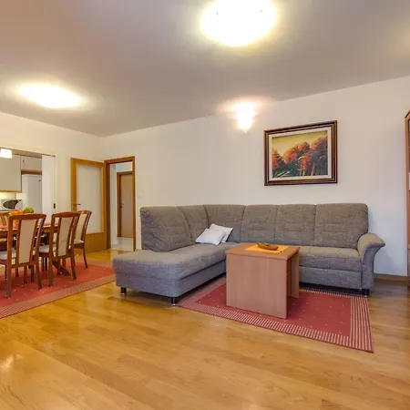 Cera Fuer 12 Personen By Interhome بيت للعطل