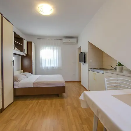 Cera Fuer 12 Personen By Interhome بيت للعطل فودنيان