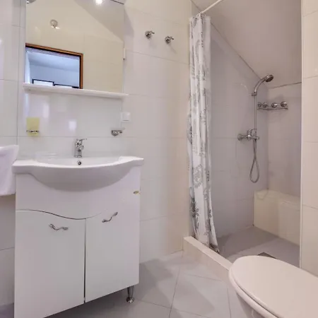Cera Fuer 12 Personen By Interhome * فودنيان